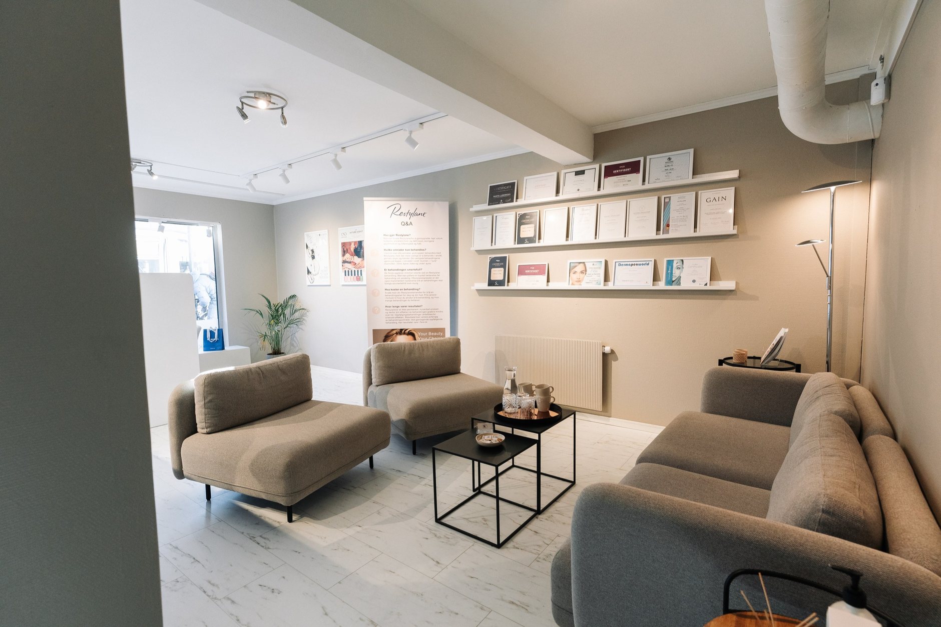 Venteområdet hos Skin Clinic Molde